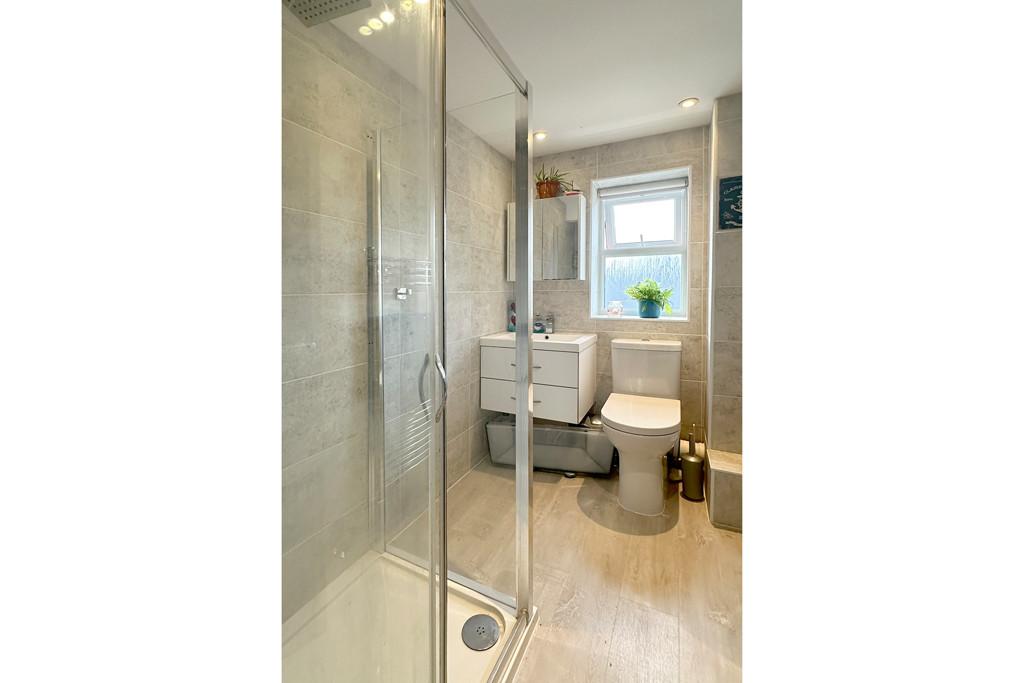 6 Greenlea, Keyhaven Road - Shower room