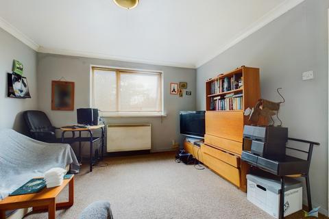 1 bedroom flat for sale - Village Court, Prenton CH43