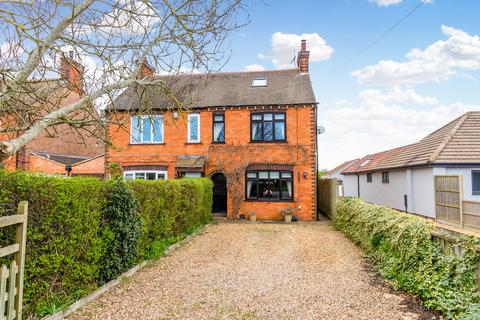 34 Avenue Road, Rushden, NN10 0SJ