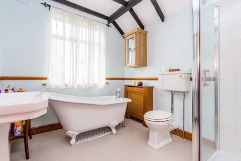 34 Avenue Road, Rushden, NN10 0SJ