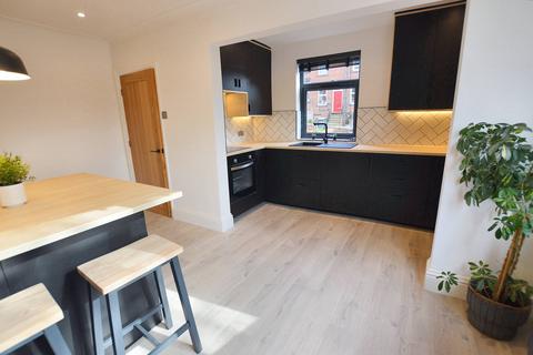 4 bedroom end of terrace house to rent, Norman Row, Leeds LS5