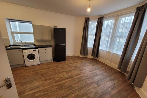 1 bedroom apartment to rent, Morgan Avenue, Torquay