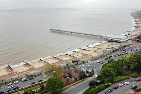 2 bedroom apartment for sale, Undercliff Road West, Suffolk IP11