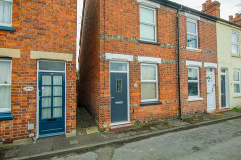 2 bedroom terraced house to rent, Railway Road, Newbury RG14