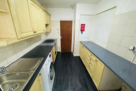4 bedroom house to rent - Eton Road, Ilford, IG1