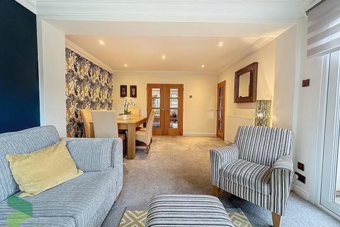 32 Warrenside Close, Blackburn, BB1 9PF