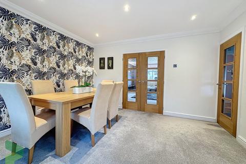 32 Warrenside Close, Blackburn, BB1 9PF