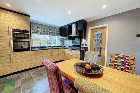 32 Warrenside Close, Blackburn, BB1 9PF