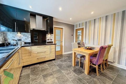 32 Warrenside Close, Blackburn, BB1 9PF