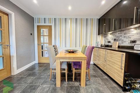 32 Warrenside Close, Blackburn, BB1 9PF