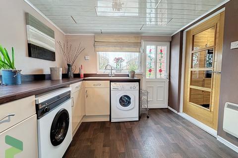 32 Warrenside Close, Blackburn, BB1 9PF