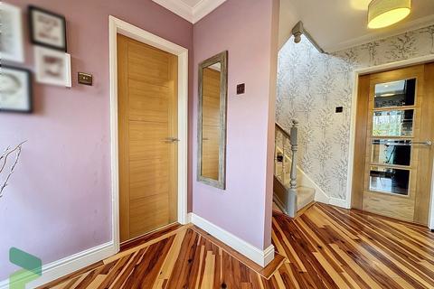 32 Warrenside Close, Blackburn, BB1 9PF