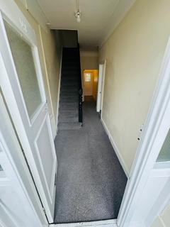 4 bedroom house to rent - Clements Road, London, E6