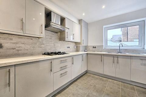 3 bedroom end of terrace house to rent, West Street, Haslemere