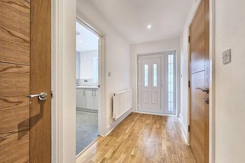 3 bedroom end of terrace house to rent, West Street, Haslemere