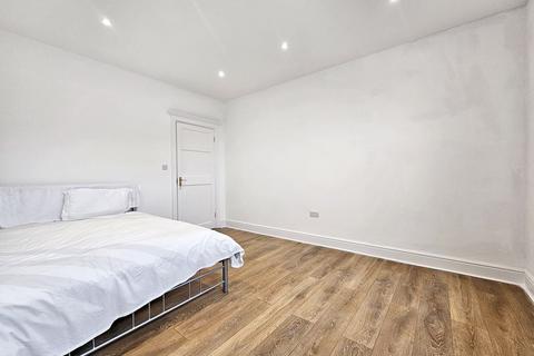 1 bedroom ground floor maisonette to rent, West Street, Haslemere