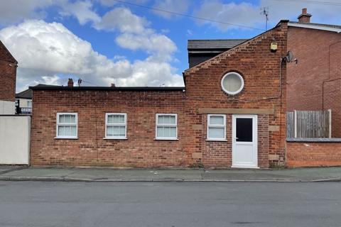 2 bedroom townhouse to rent, Newhampton Road West, Wolverhampton