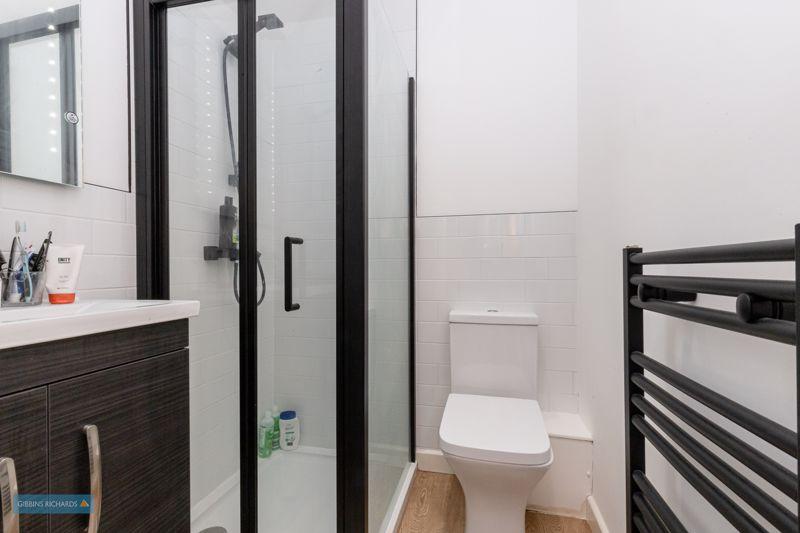 En-Suite (Bedroom 2)