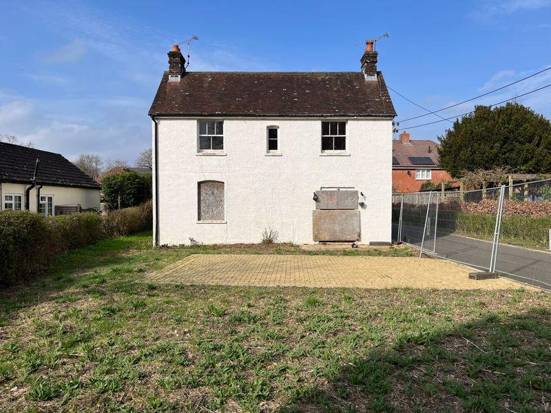Longmoor Road, Liphook 4 bed detached house for sale £500,000