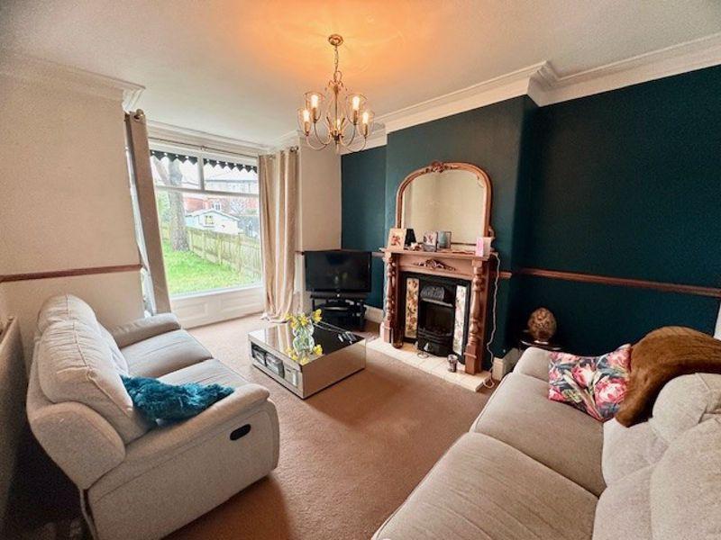 Dudwell Lane, Skircoat Green, Halifax 3 bed end of terrace house for