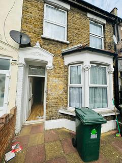 4 bedroom house to rent - Strone Road, London, E7