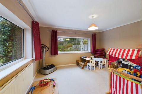 28a Chaldon Common Road, Chaldon, Caterham, CR3 5DA