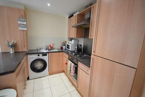 2 bedroom apartment to rent - Richmond Park Road, Bournemouth BH8