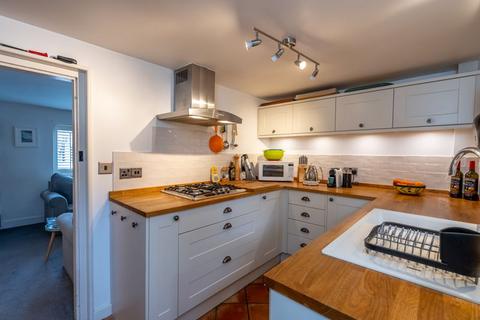 3 bedroom semi-detached house for sale - Whyke Road, Chichester