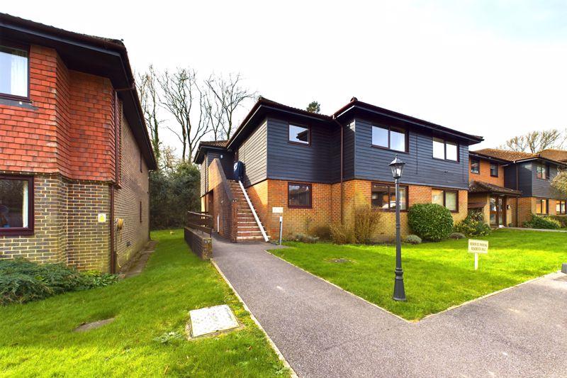 Tadworth 2 bed apartment for sale £300,000