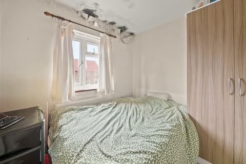5 bedroom semi-detached house for sale - Arundel Road, Hounslow TW4