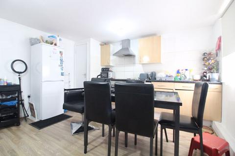 2 bedroom flat for sale, Milliners Way, Luton