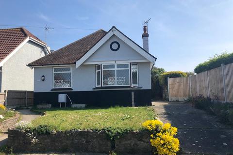 2 bedroom bungalow to rent - Kents Avenue, Holland-on-Sea