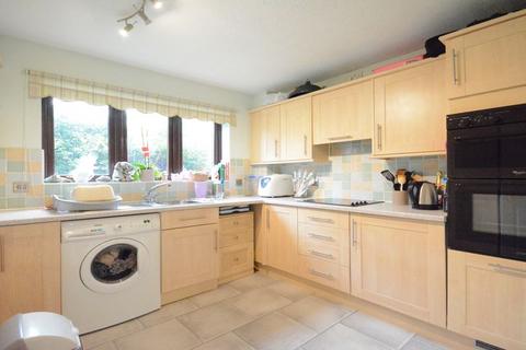 2 bedroom apartment to rent - Crowthorne Lodge