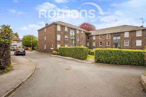 2 bedroom flat to rent - St Bernards Court, High Wycombe