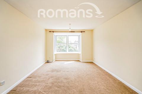 2 bedroom flat to rent - St Bernards Court, High Wycombe