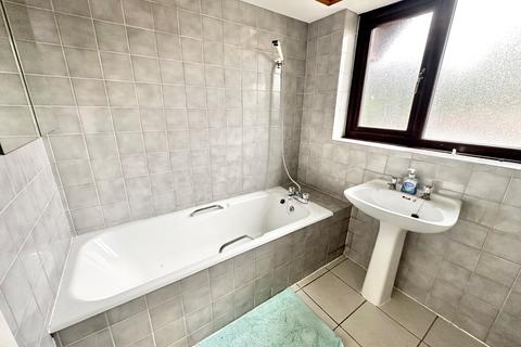 15 Alvanley Close, Sale, M33 3RD