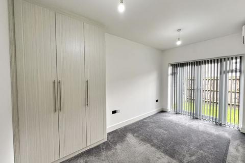 2 bedroom flat to rent, Hortus Road, Southall, UB2 4AL