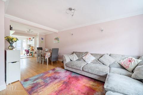 3 bedroom end of terrace house for sale, West Malling Way, Hornchurch, RM12