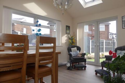 2 bedroom semi-detached bungalow for sale - Fold Green, Oldham OL9