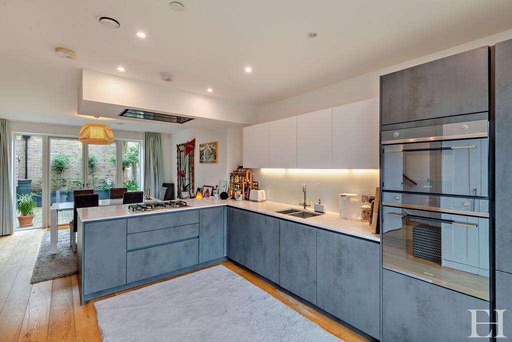 8588392-interiorwm25-800