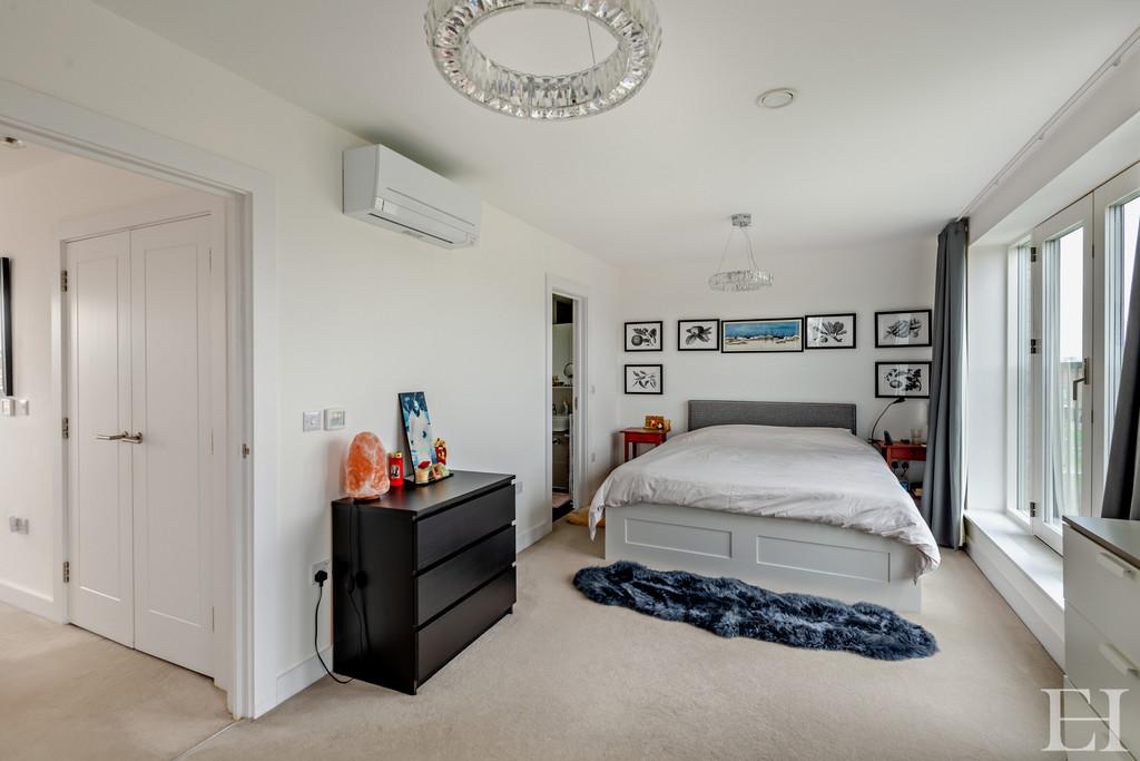 8588392-interiorwm02-800