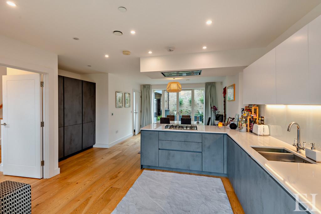 8588392-interiorwm24-800