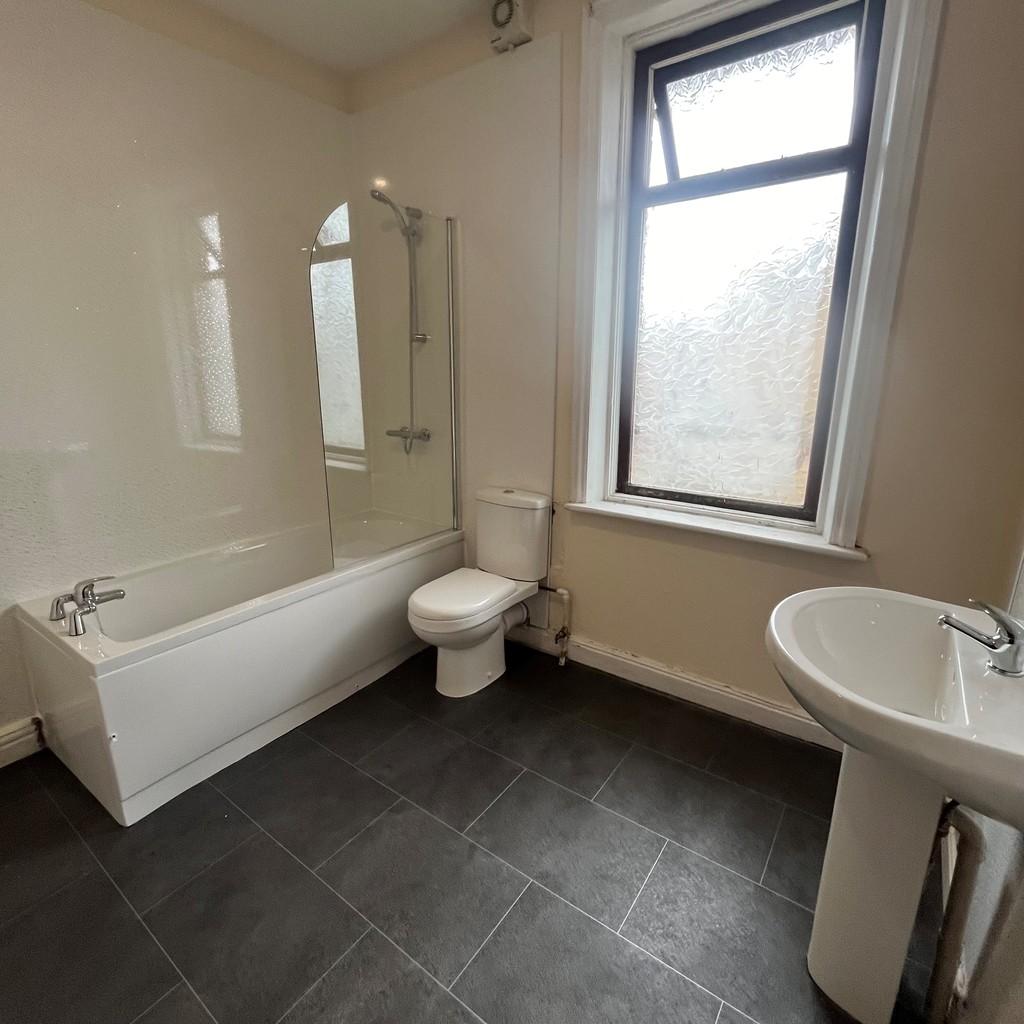 St Stephens Road, Bradford BD5 2 bed terraced house - £595 pcm (£137 pw)