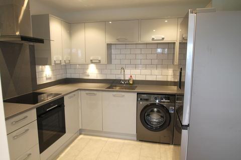 2 bedroom house to rent, Deeds Grove, High Wycombe HP12