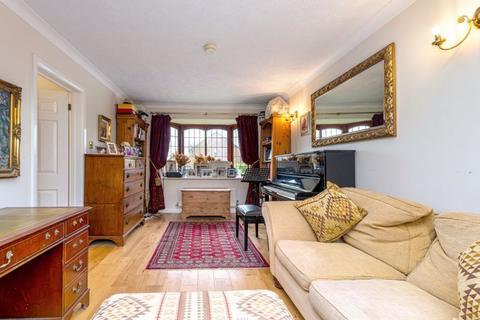 4 bedroom detached house for sale - Lanyon Close, Horsham