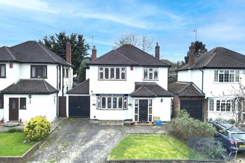 3 bedroom detached house for sale, Fontayne Avenue, Chigwell IG7