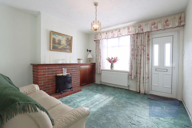 Lambourne Road, Chigwell IG7 2 bed terraced house for sale £365,000