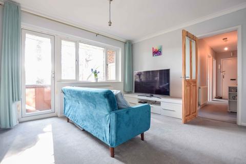 2 bedroom flat to rent, Branksome Wood Road, Bournemouth,
