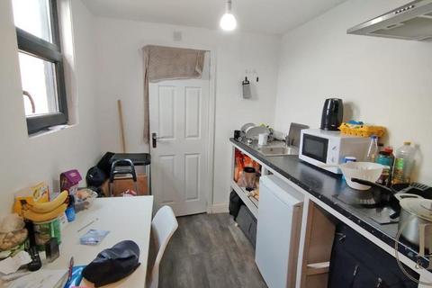 Studio to rent - Nottingham NG7