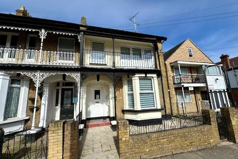 1 bedroom in a house share to rent - Heygate Avenue, Southend on Sea, Essex, SS1 2AN